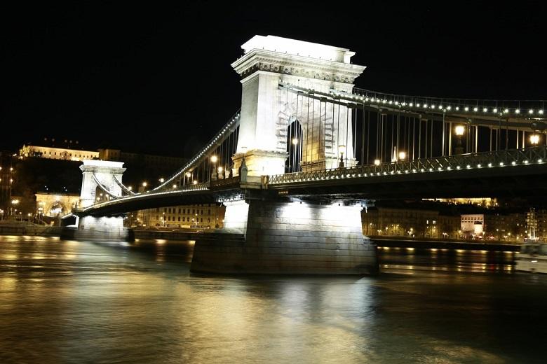 Budapest Ponte Szechenyi Chain